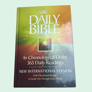 The Daily Bible NIV Chronological Order 365 Readings Hardcover Devotional